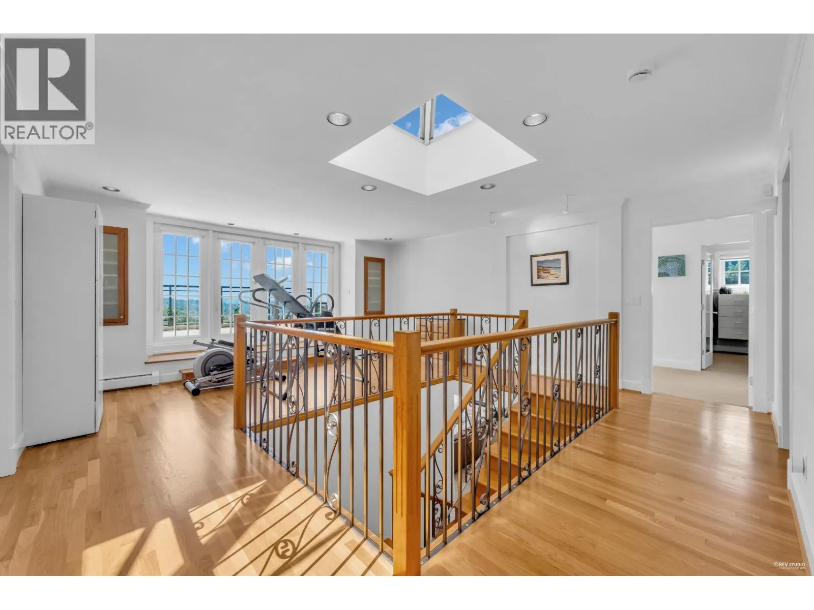 574 ST. ANDREWS PLACE