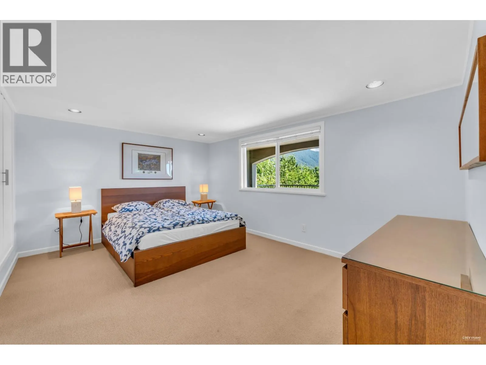 574 ST. ANDREWS PLACE