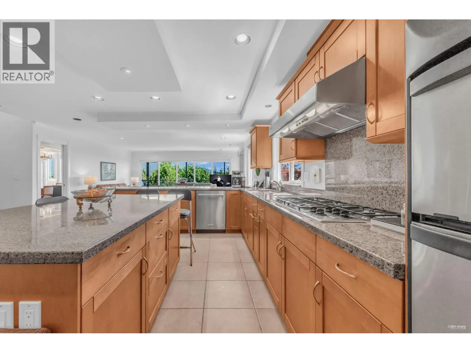 574 ST. ANDREWS PLACE