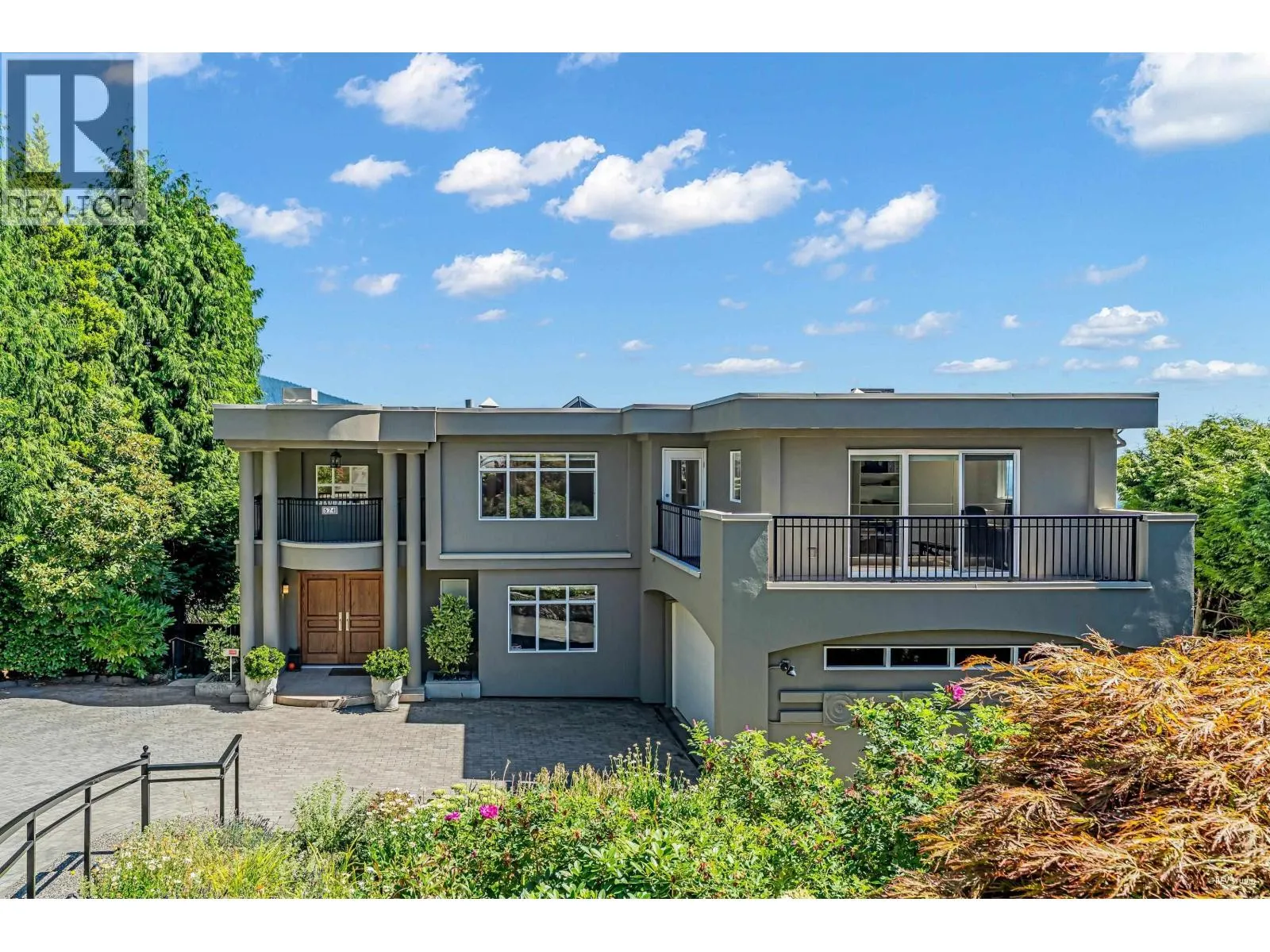 574 ST. ANDREWS PLACE