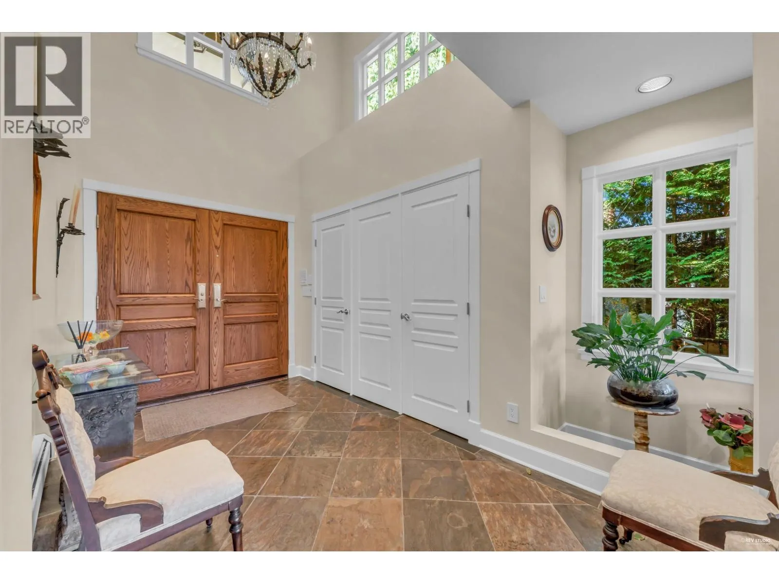 574 ST. ANDREWS PLACE