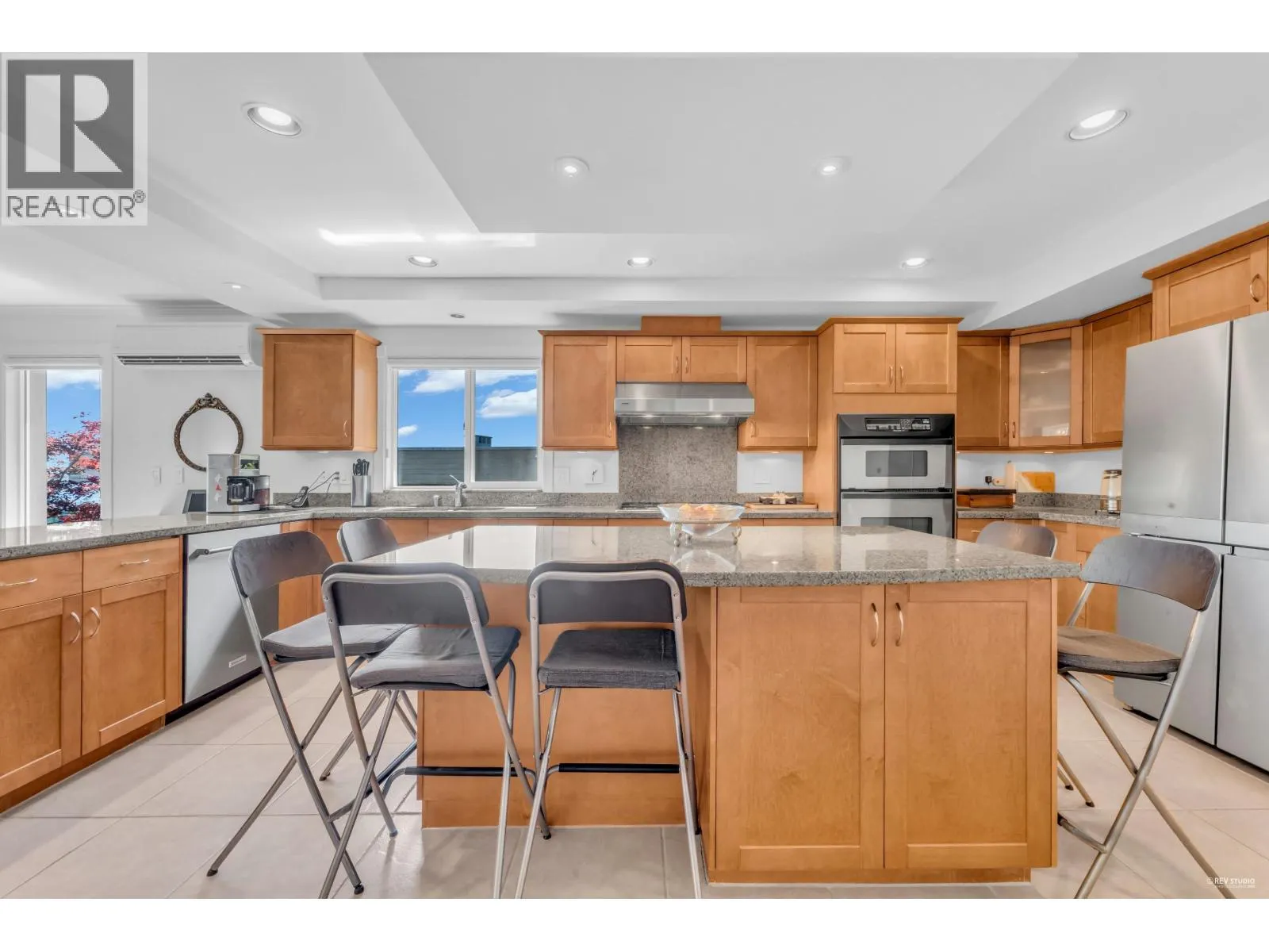 574 ST. ANDREWS PLACE