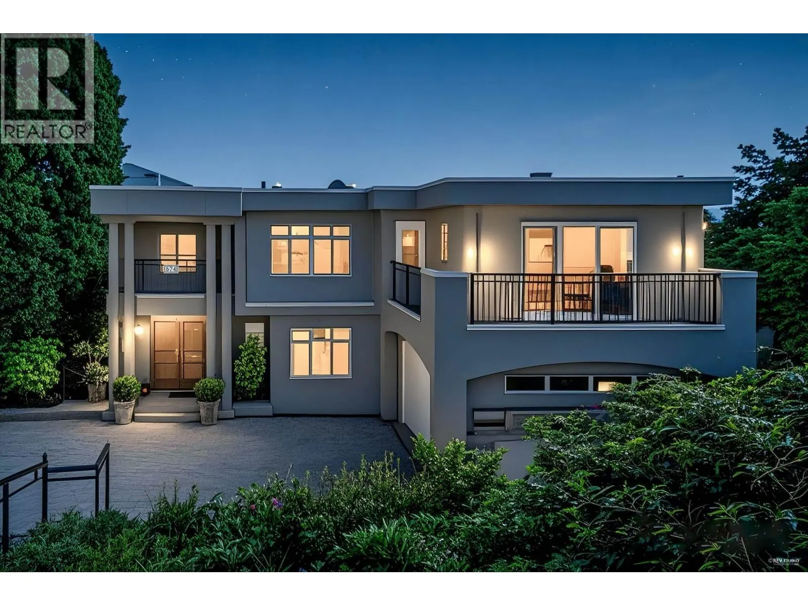 574 ST. ANDREWS PLACE