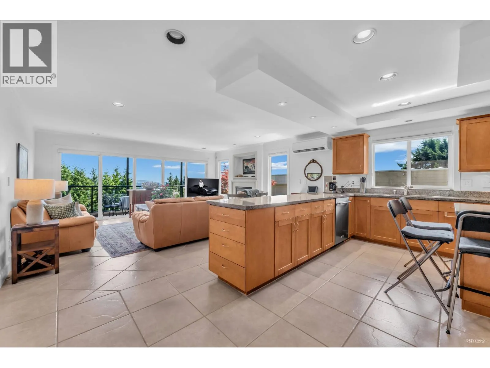 574 ST. ANDREWS PLACE