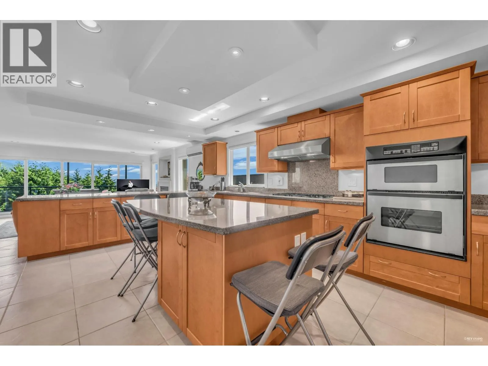 574 ST. ANDREWS PLACE