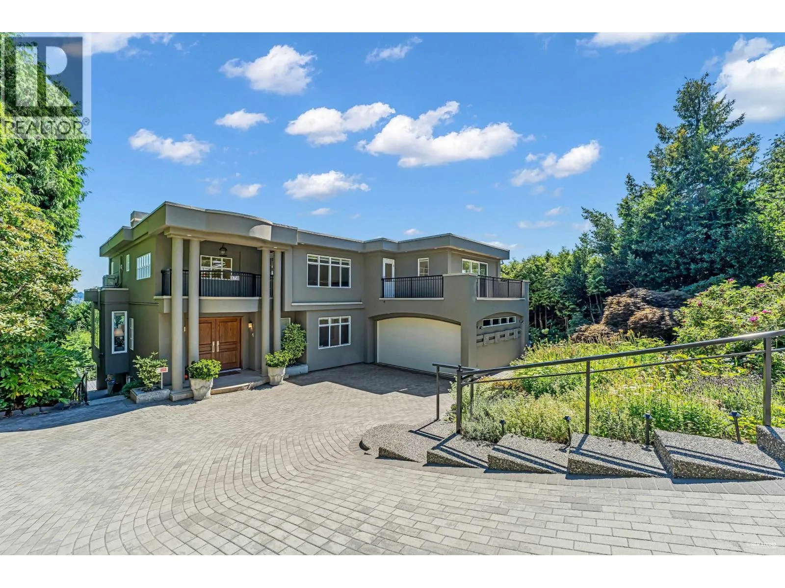 574 ST. ANDREWS PLACE