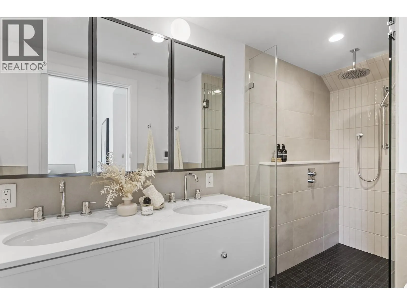 555 W 26TH AVENUE
