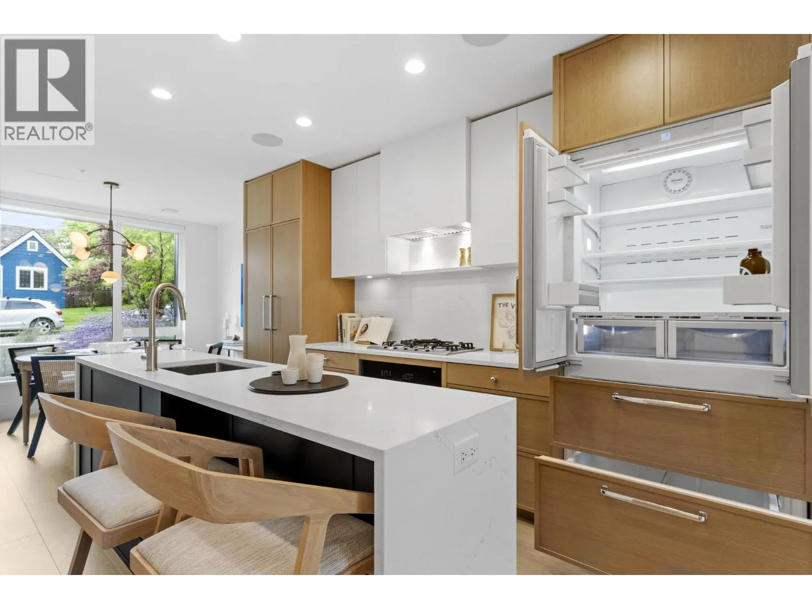 555 W 26TH AVENUE
