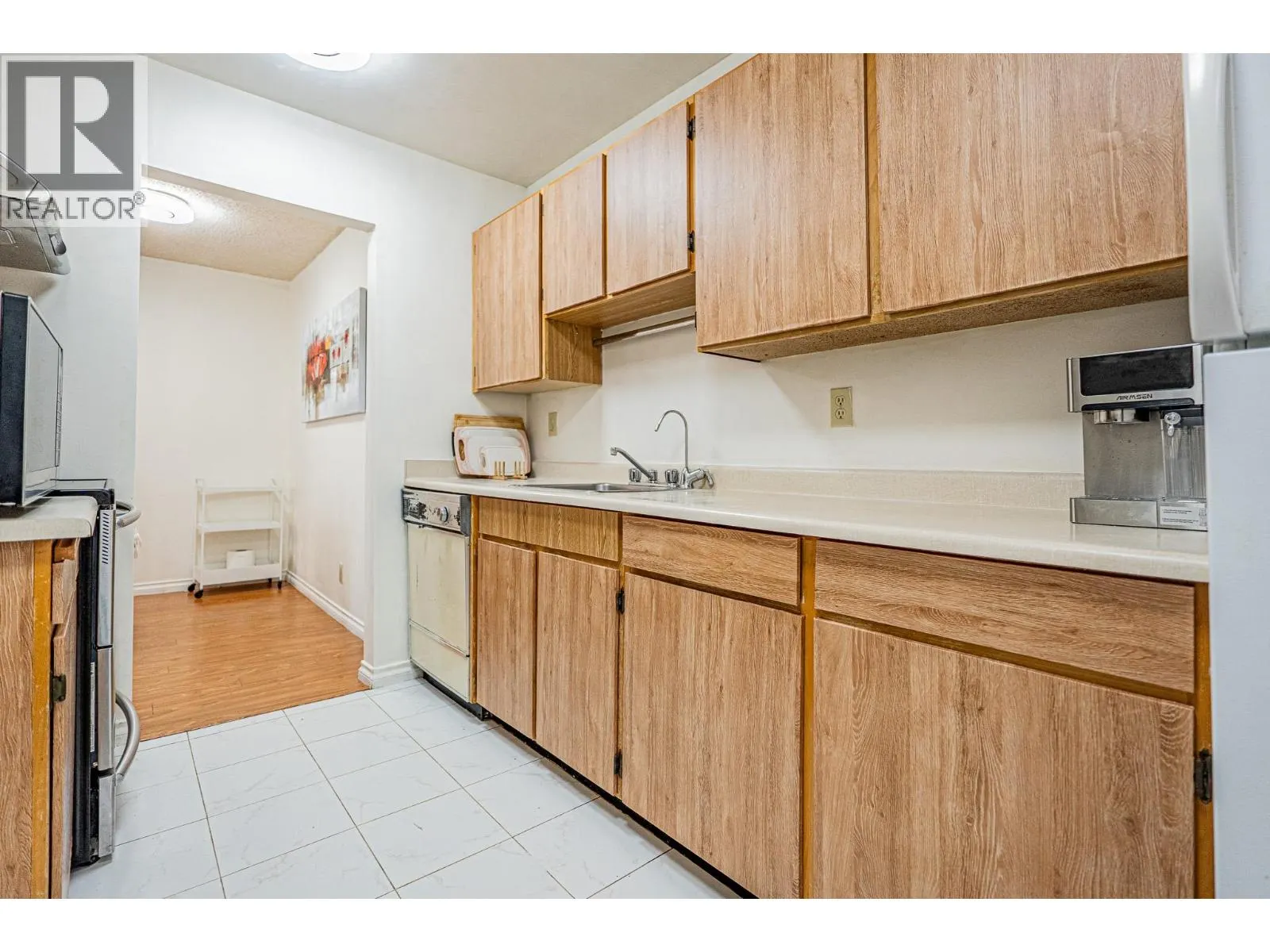 203 5471 ARCADIA ROAD