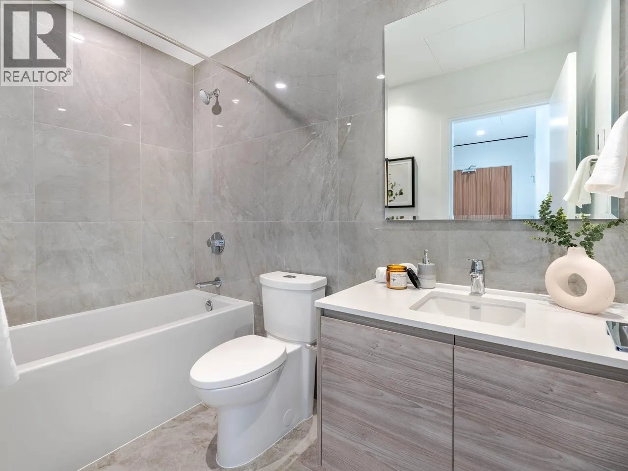 3004 680 QUAYSIDE DRIVE