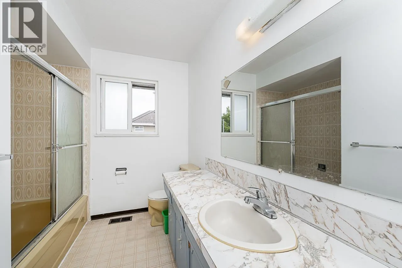 8391 RIDEAU DRIVE