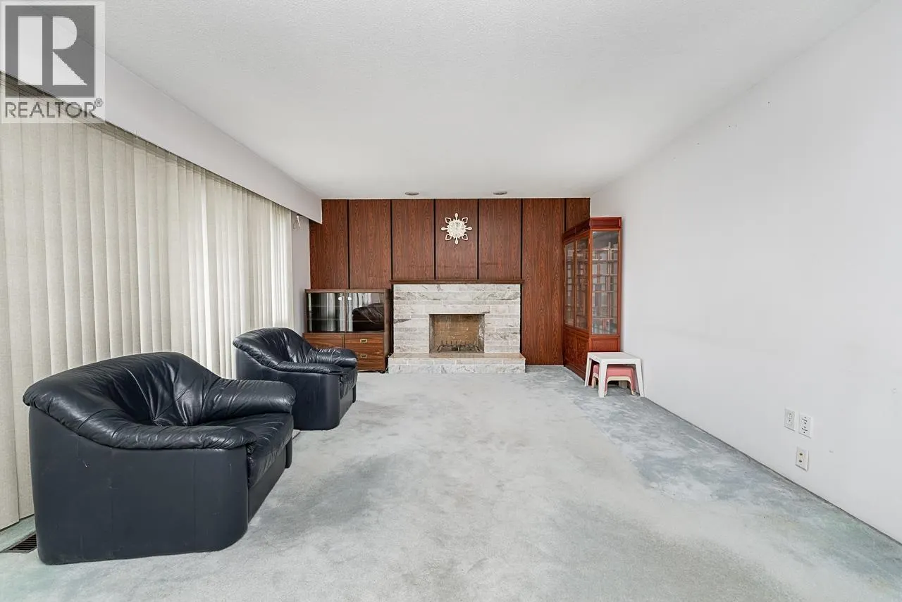 8391 RIDEAU DRIVE