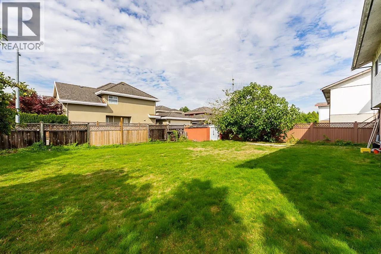 8391 RIDEAU DRIVE