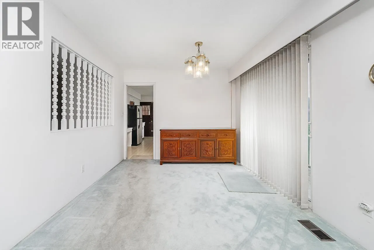 8391 RIDEAU DRIVE