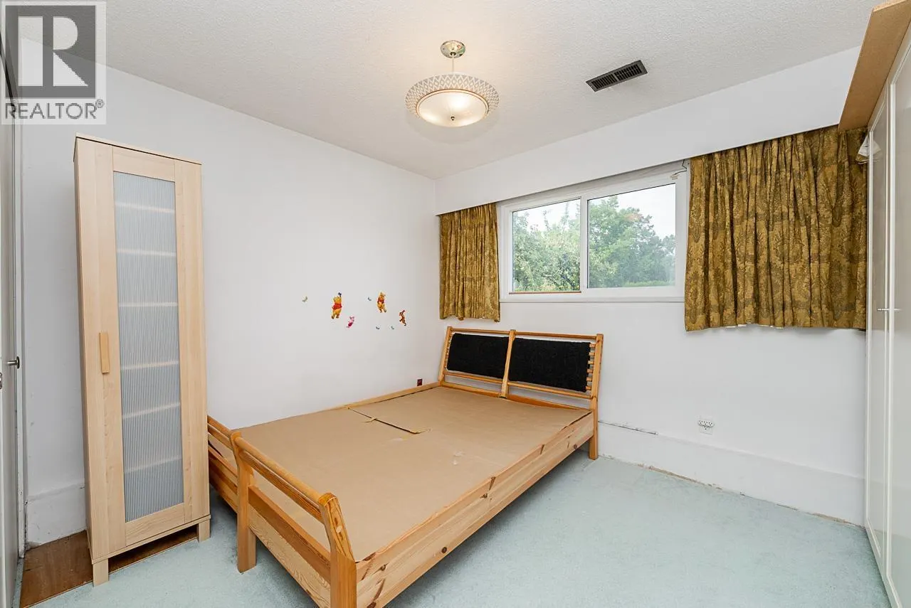 8391 RIDEAU DRIVE
