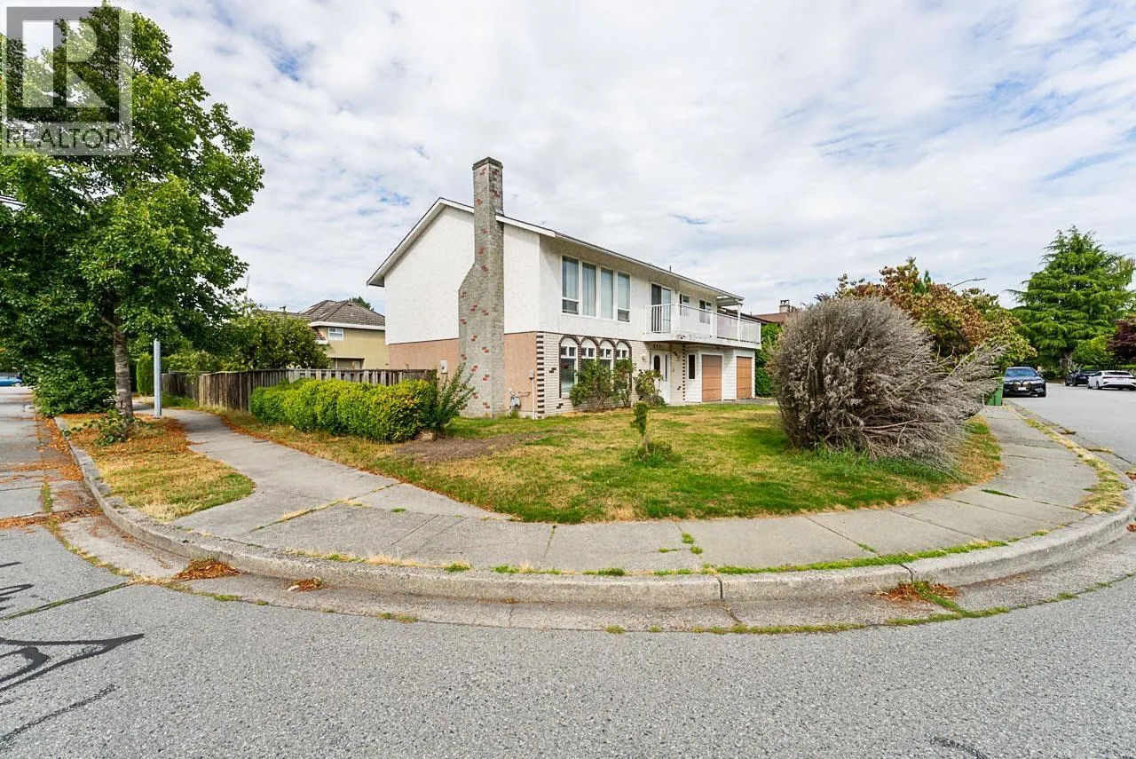 8391 RIDEAU DRIVE