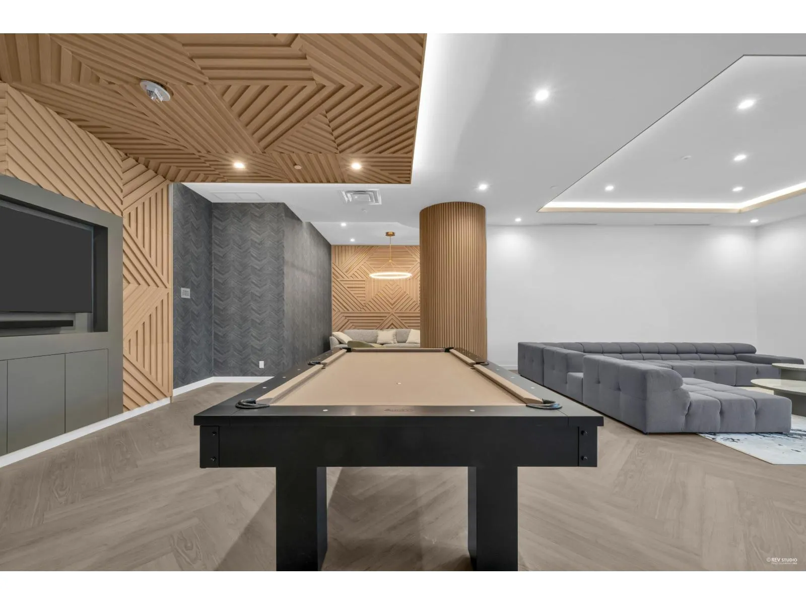 3504 13768 100 AVENUE