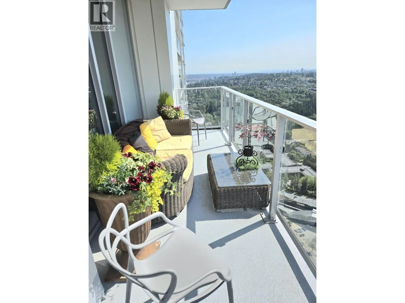 4304 3833 EVERGREEN PLACE