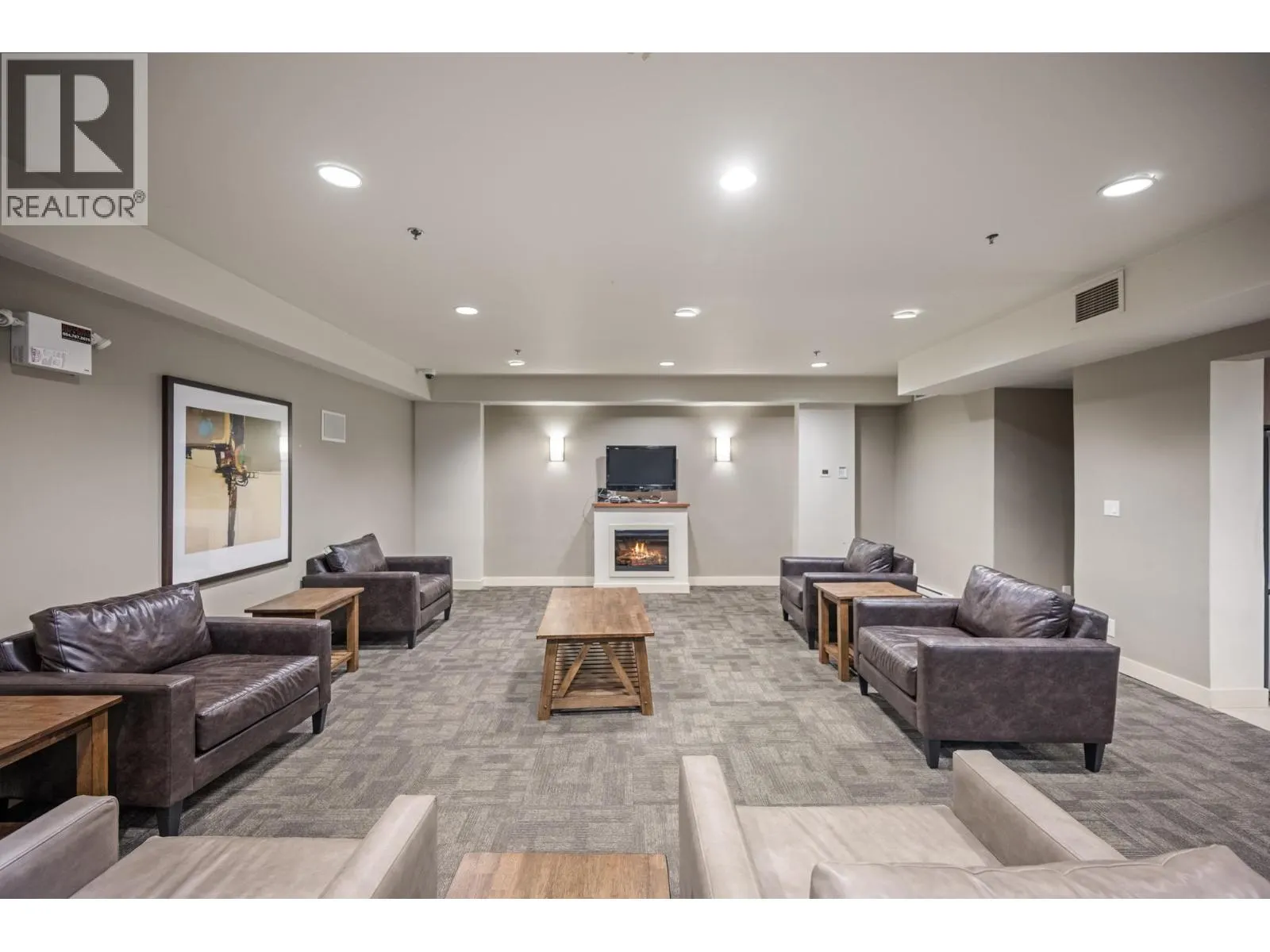 301 285 ROSS DRIVE