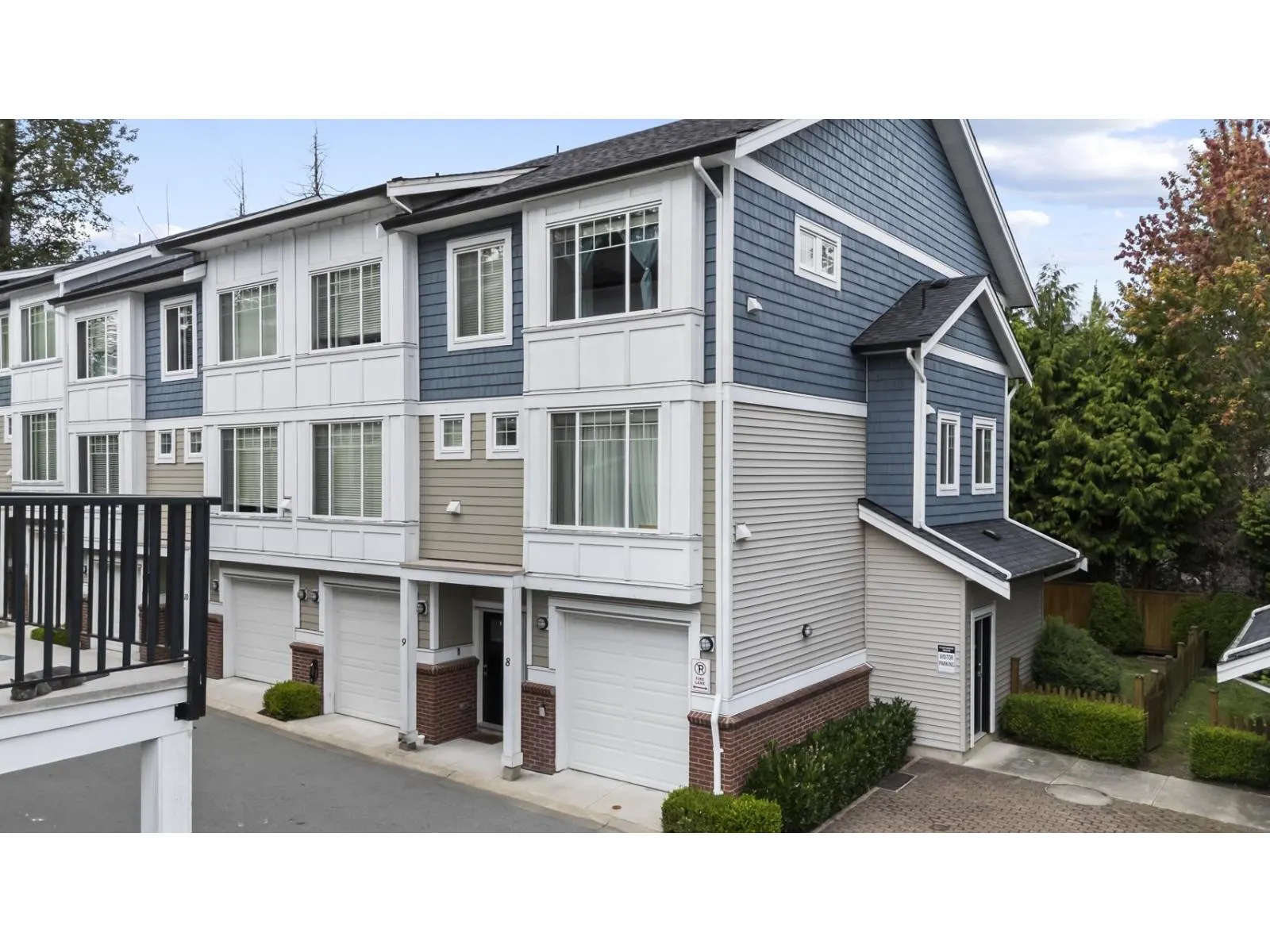8 8747 162 STREET