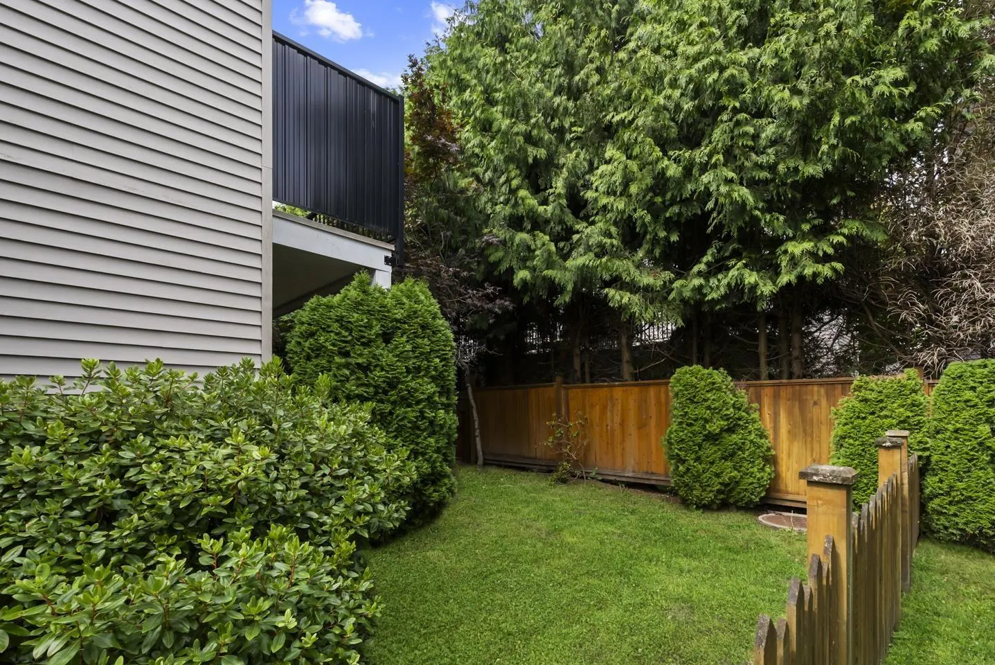 8 8747 162 STREET