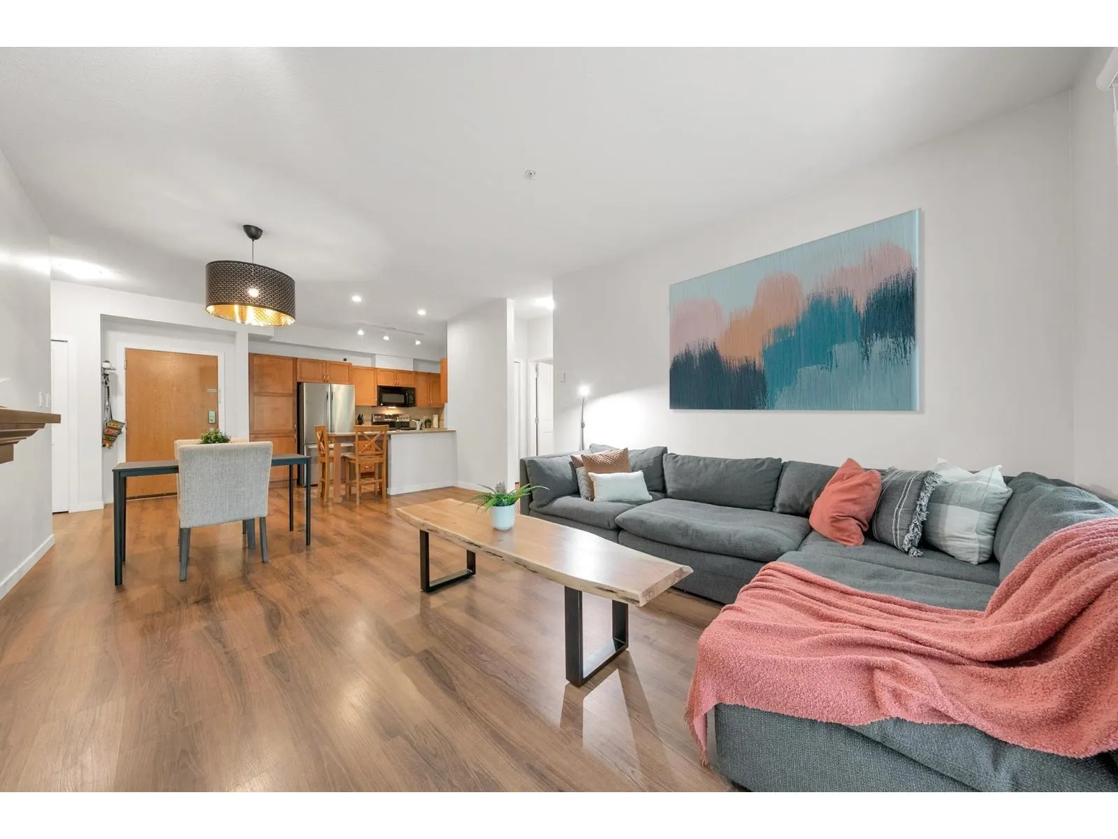 311 33318 E BOURQUIN CRESCENT