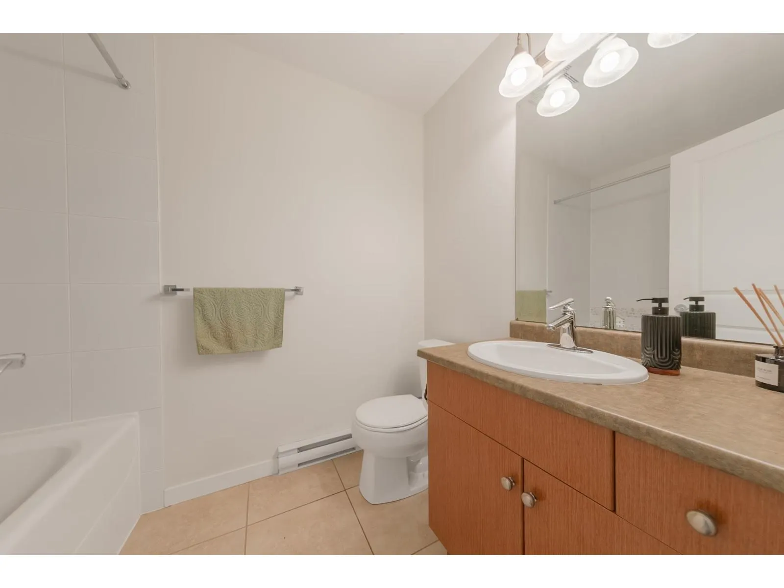 311 33318 E BOURQUIN CRESCENT