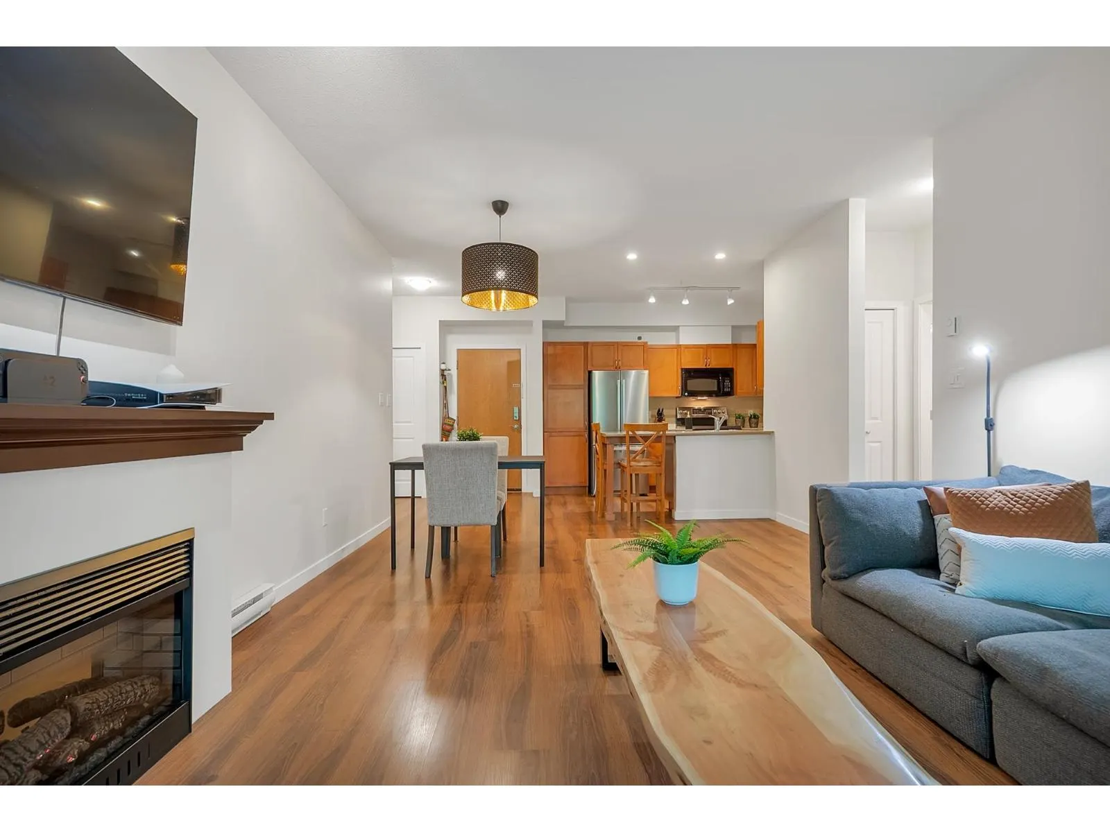 311 33318 E BOURQUIN CRESCENT
