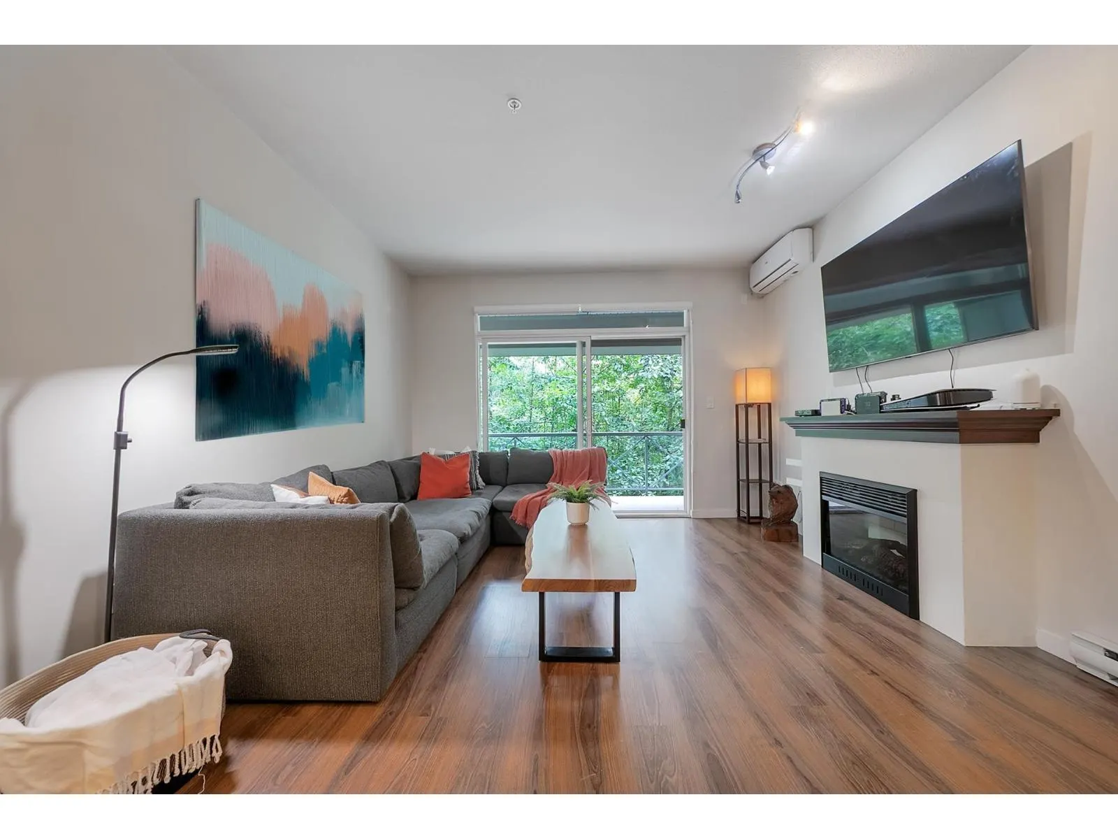 311 33318 E BOURQUIN CRESCENT