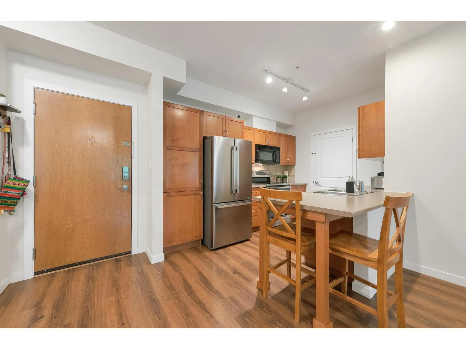 311 33318 E BOURQUIN CRESCENT