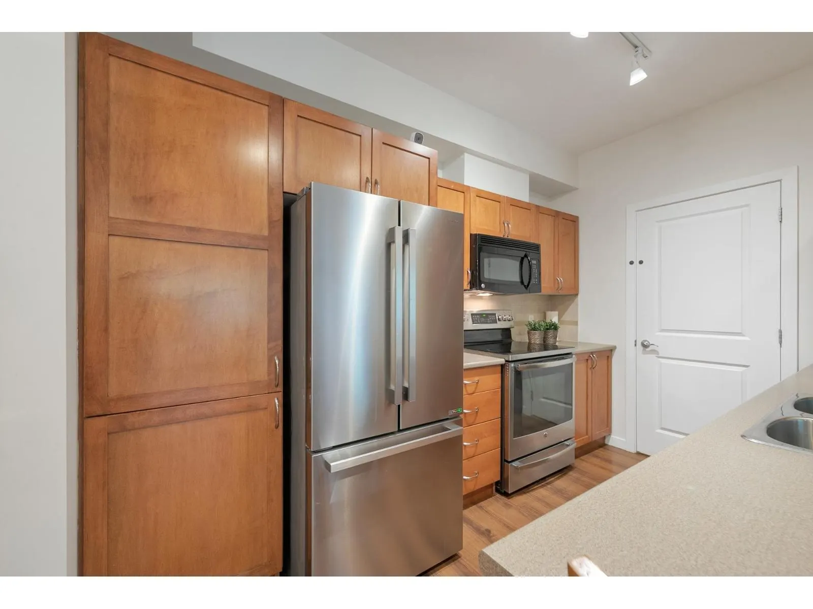 311 33318 E BOURQUIN CRESCENT