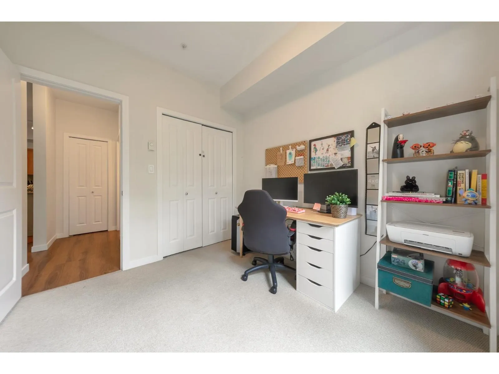 311 33318 E BOURQUIN CRESCENT