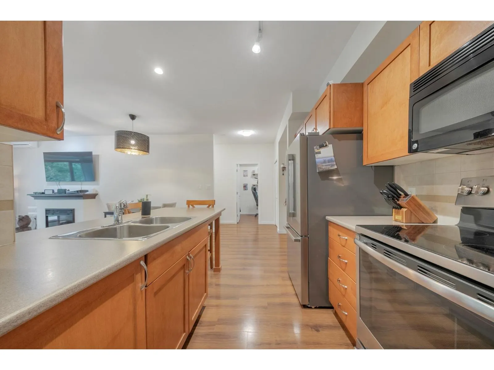 311 33318 E BOURQUIN CRESCENT