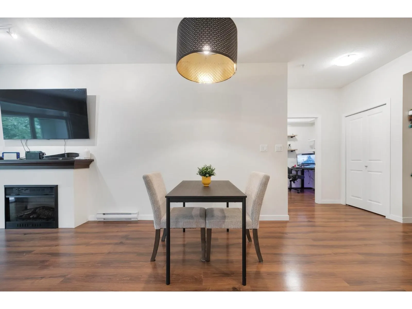311 33318 E BOURQUIN CRESCENT