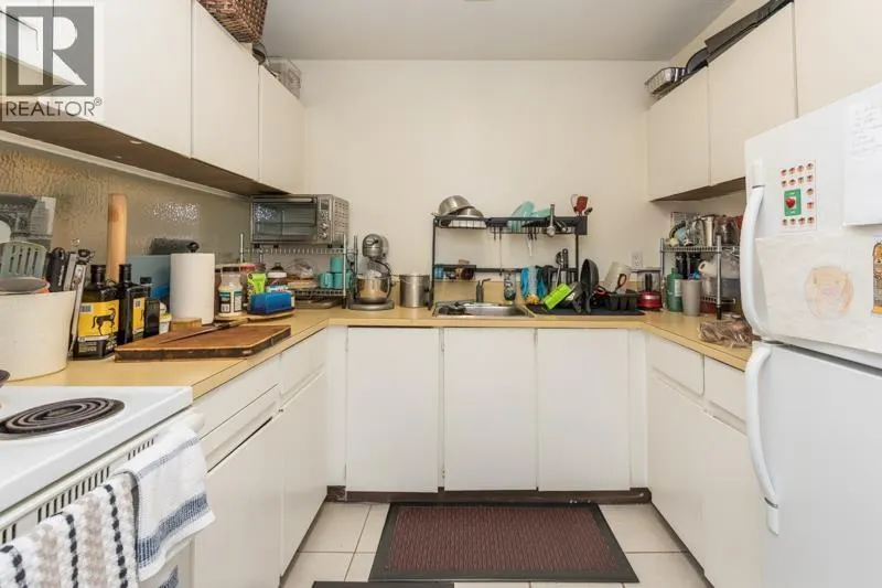 201 8040 COLONIAL DRIVE