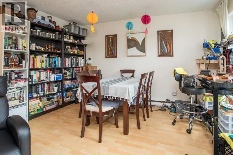 201 8040 COLONIAL DRIVE