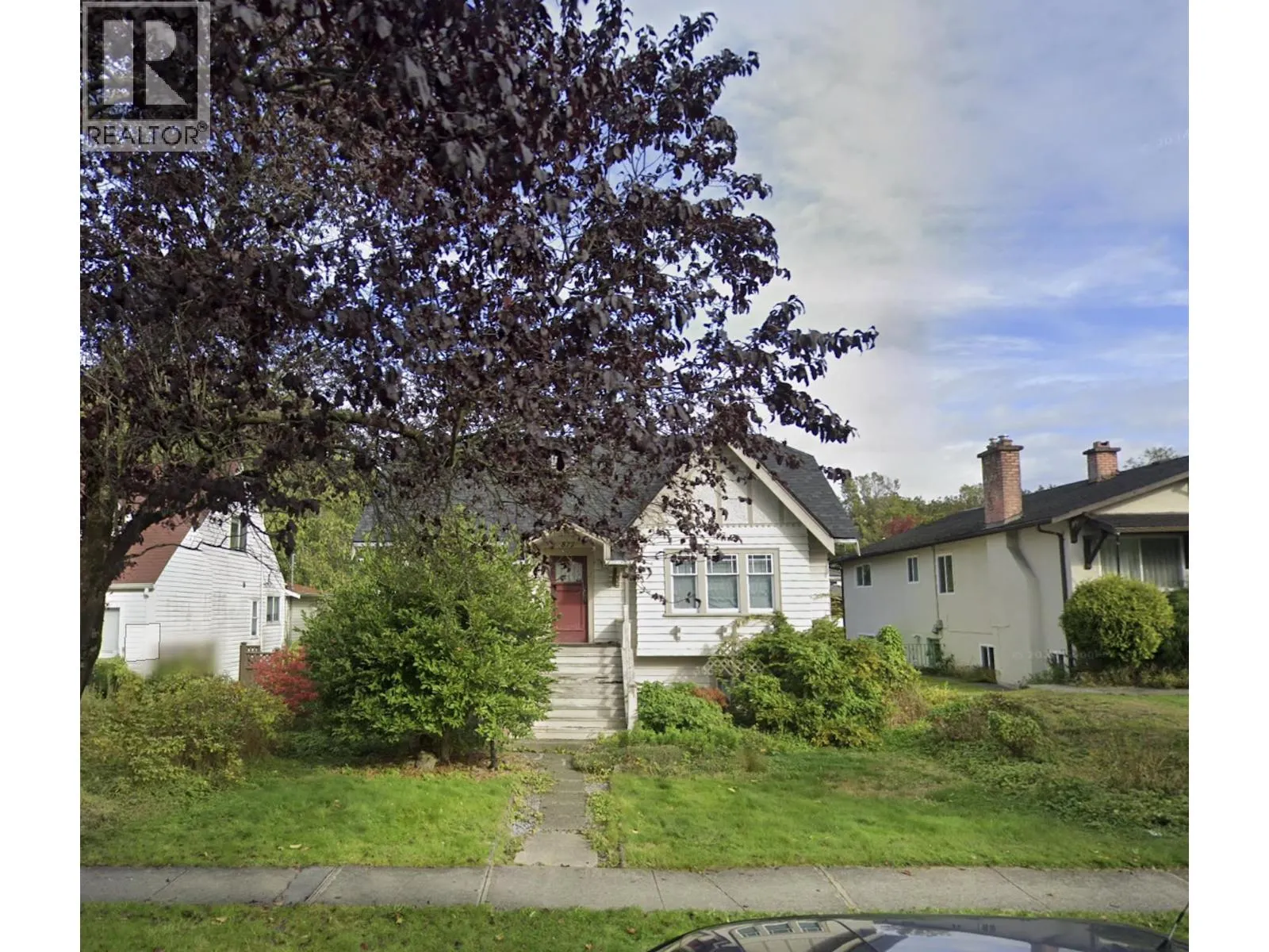 877 W 28TH AVENUE