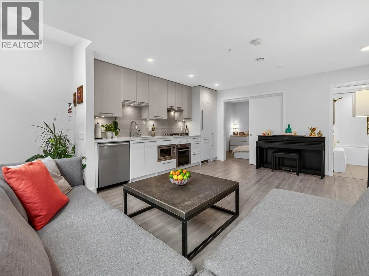 124 2035 GLENAIRE DRIVE