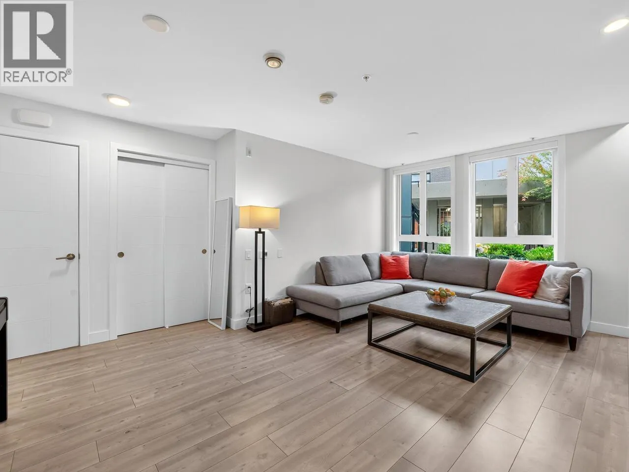 124 2035 GLENAIRE DRIVE