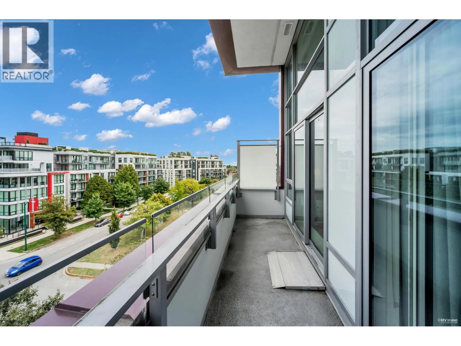 604 5077 CAMBIE STREET