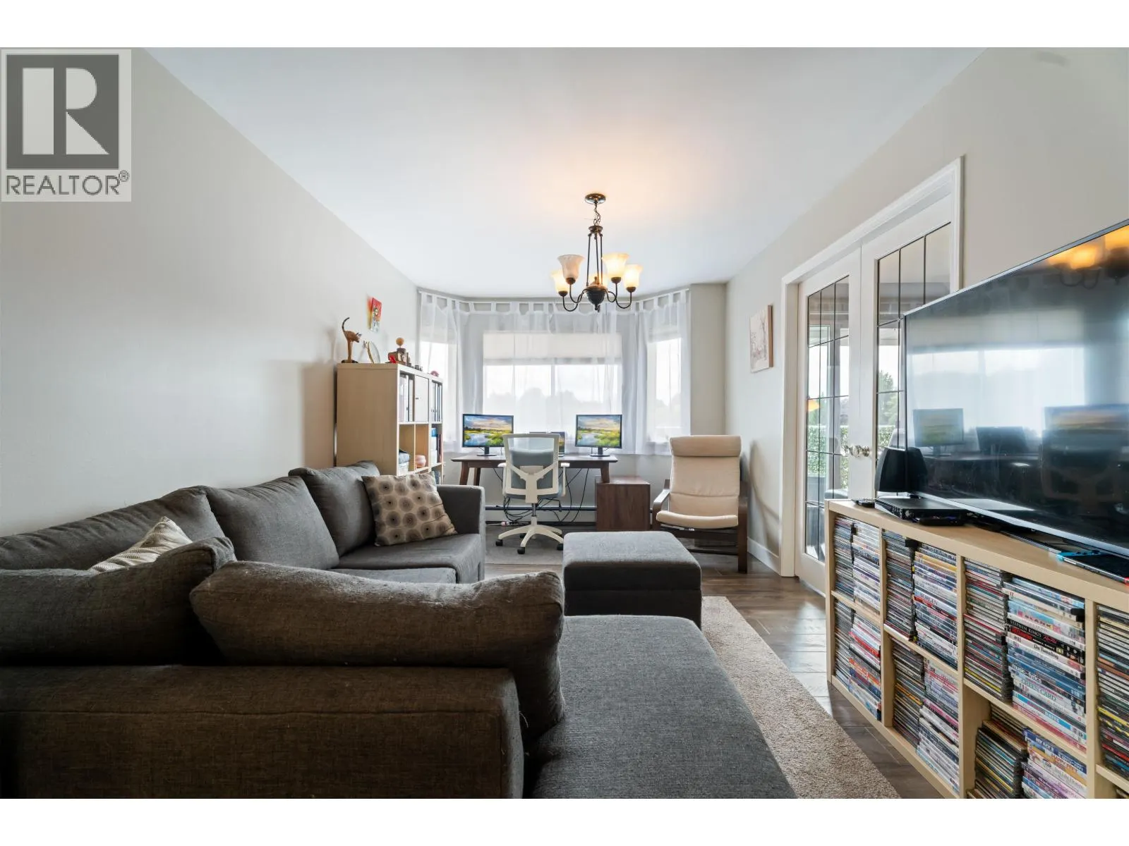 41 1190 FALCON DRIVE