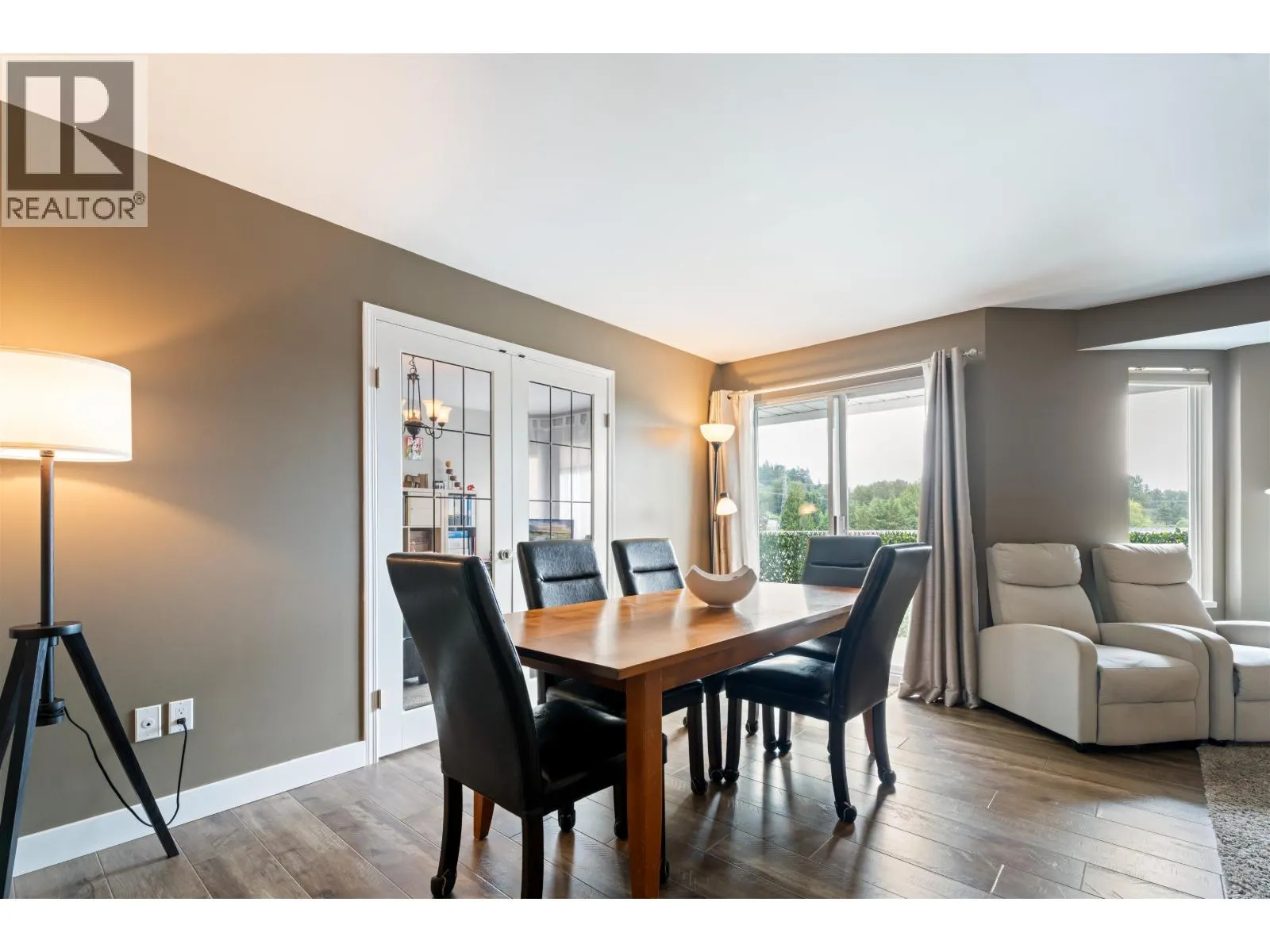 41 1190 FALCON DRIVE