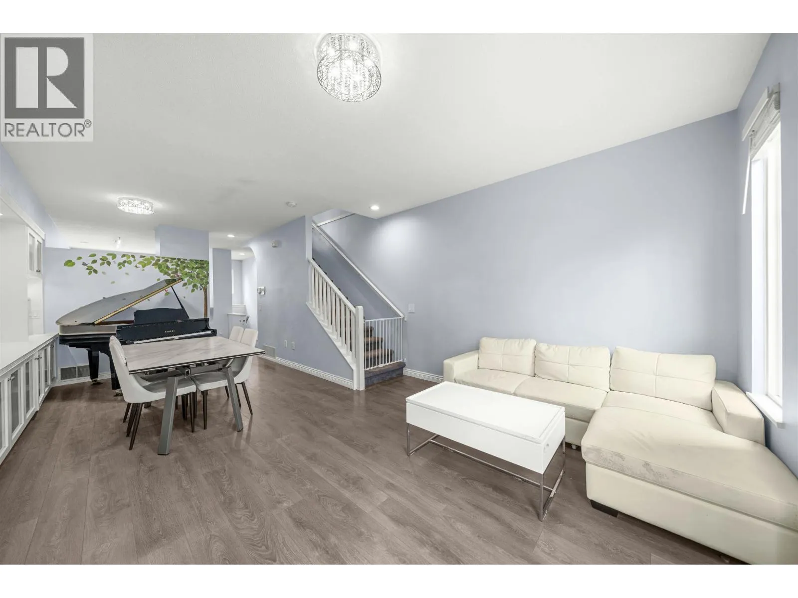 91 3711 ROBSON COURT