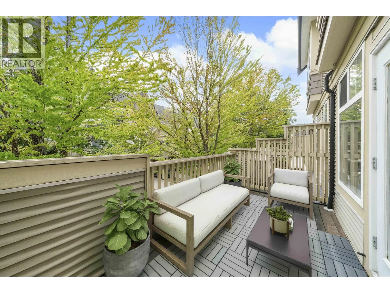 91 3711 ROBSON COURT