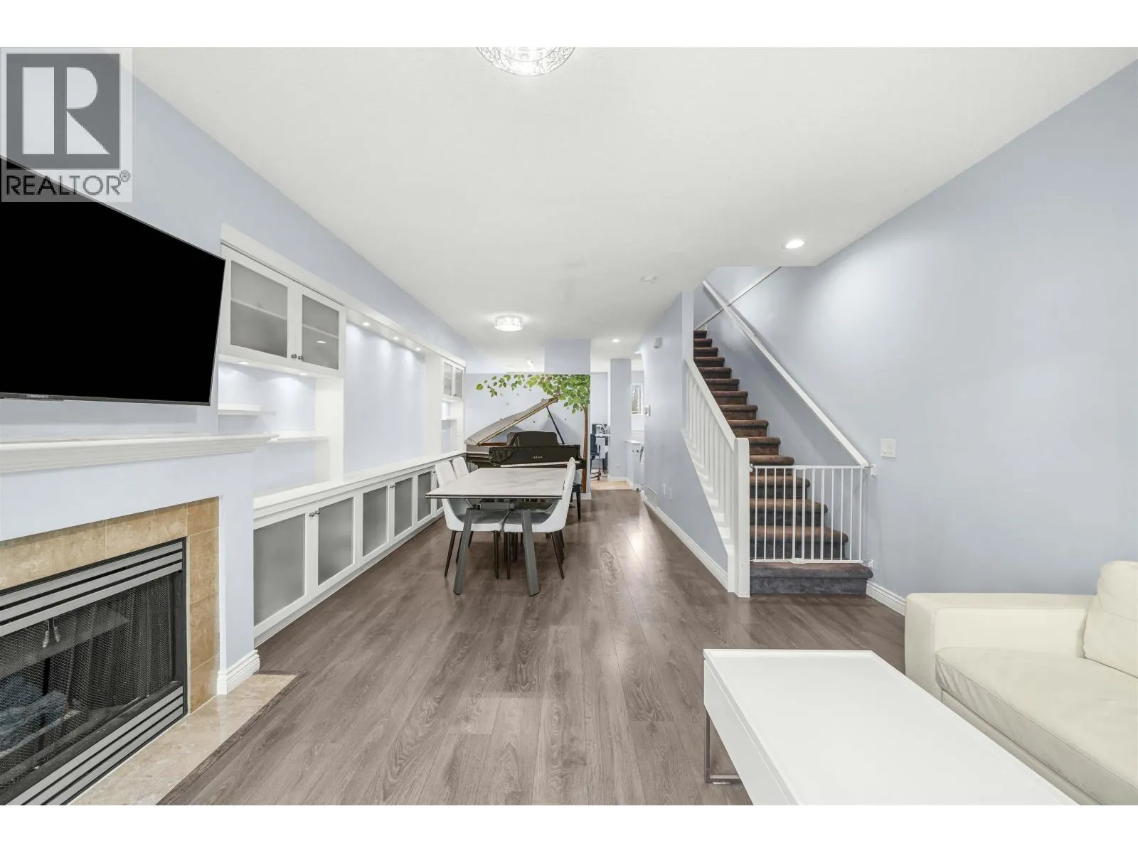 91 3711 ROBSON COURT