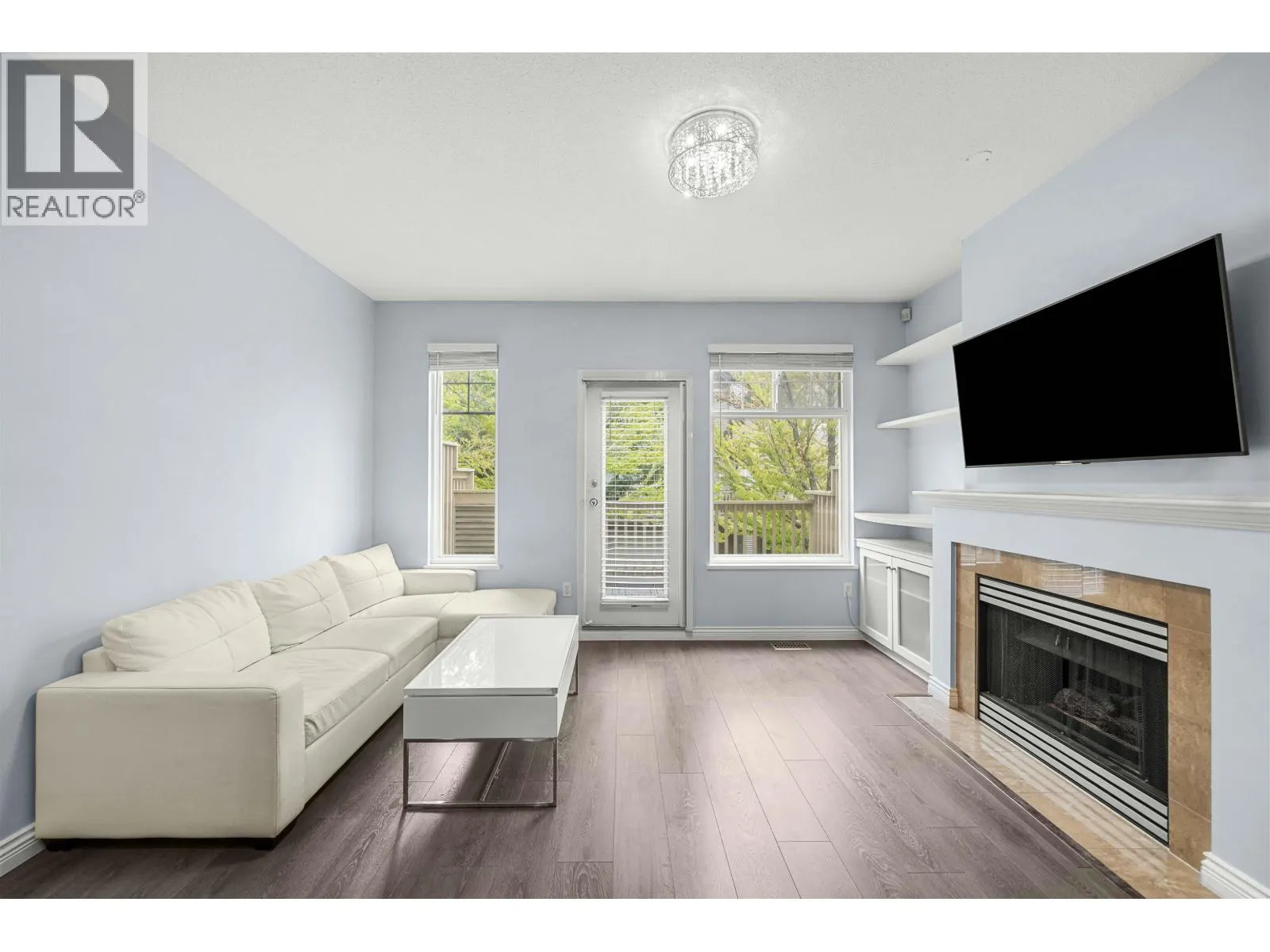 91 3711 ROBSON COURT