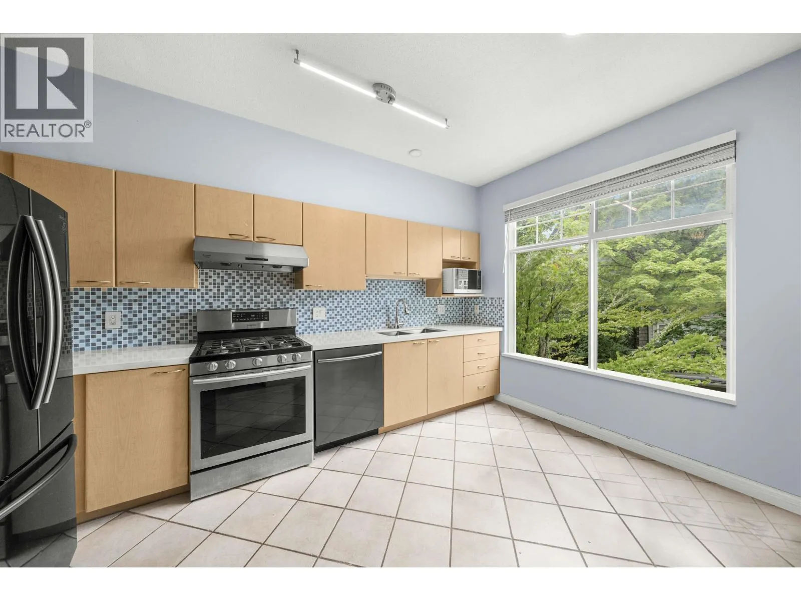 91 3711 ROBSON COURT