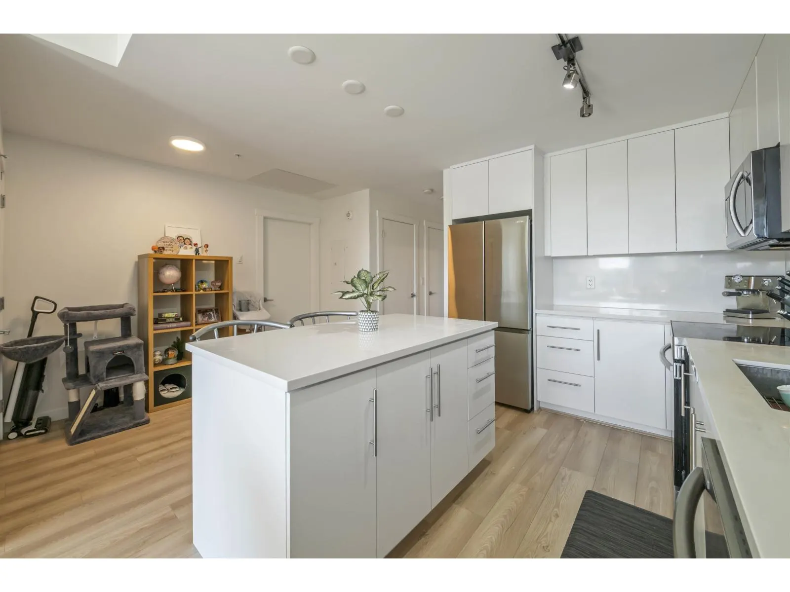 403 5420 208 STREET