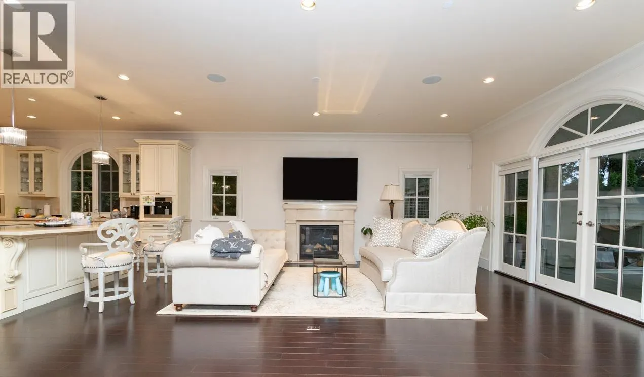 6089 GLENEAGLES DRIVE