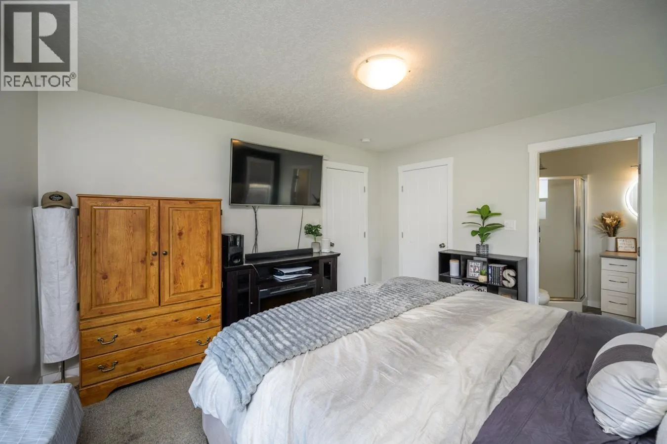 5591 WOODVALLEY DRIVE